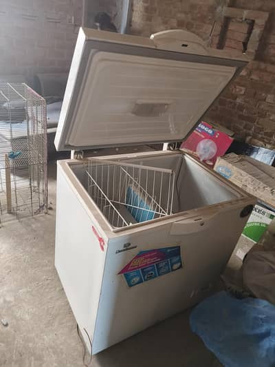 achi condition hai 3 year se used nhi kia on hai per cooling nhi krta