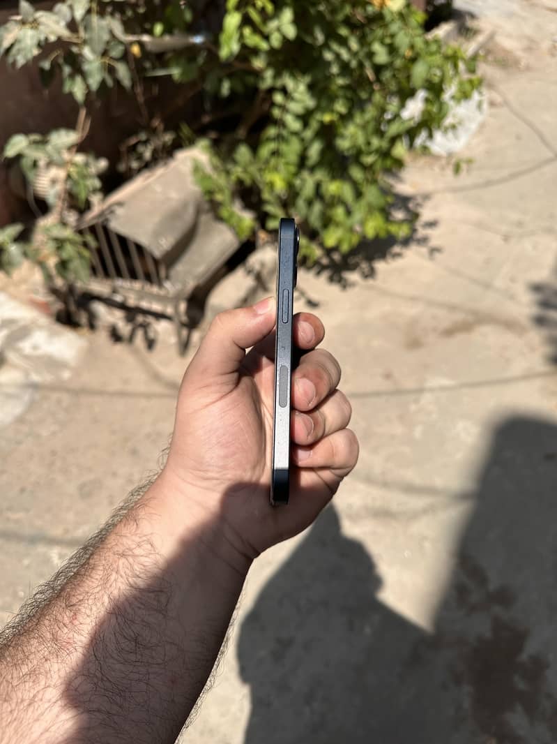 iPhone 13 3