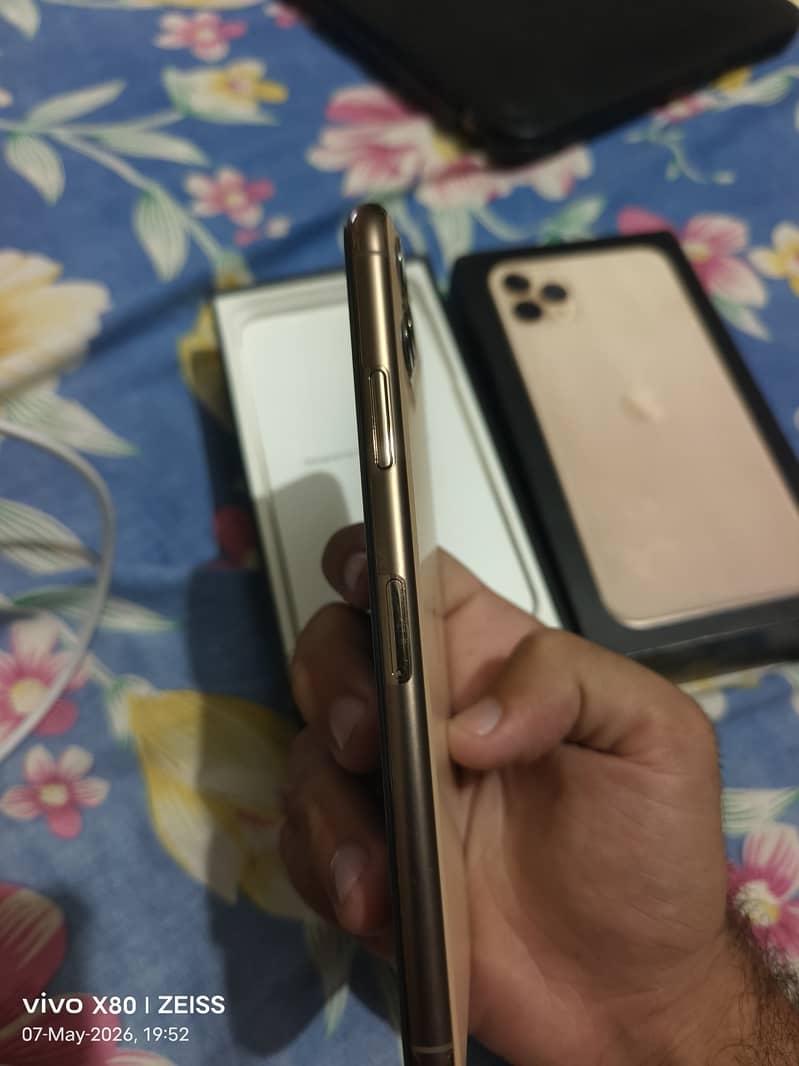 IPhone 11 pro max 4