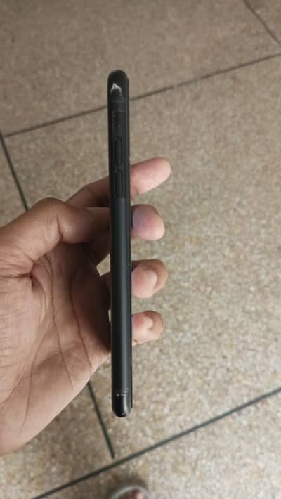 iPhone XR LLA MODEL