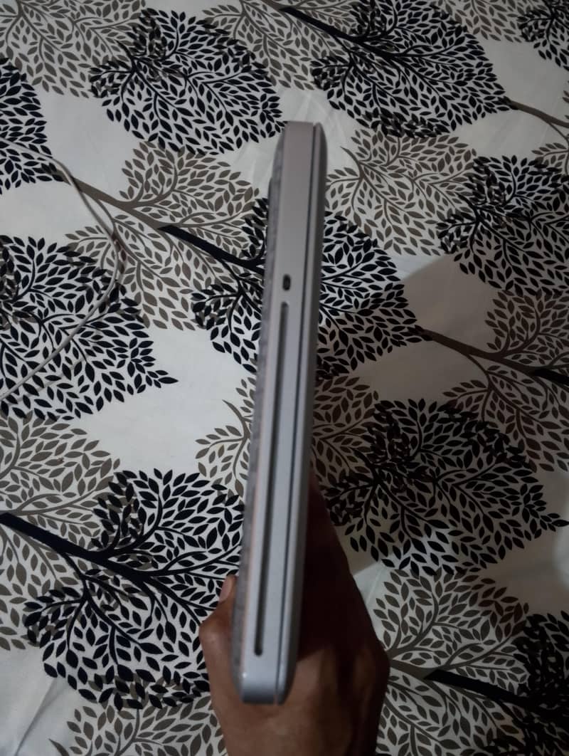 MacBook Pro Apple 3