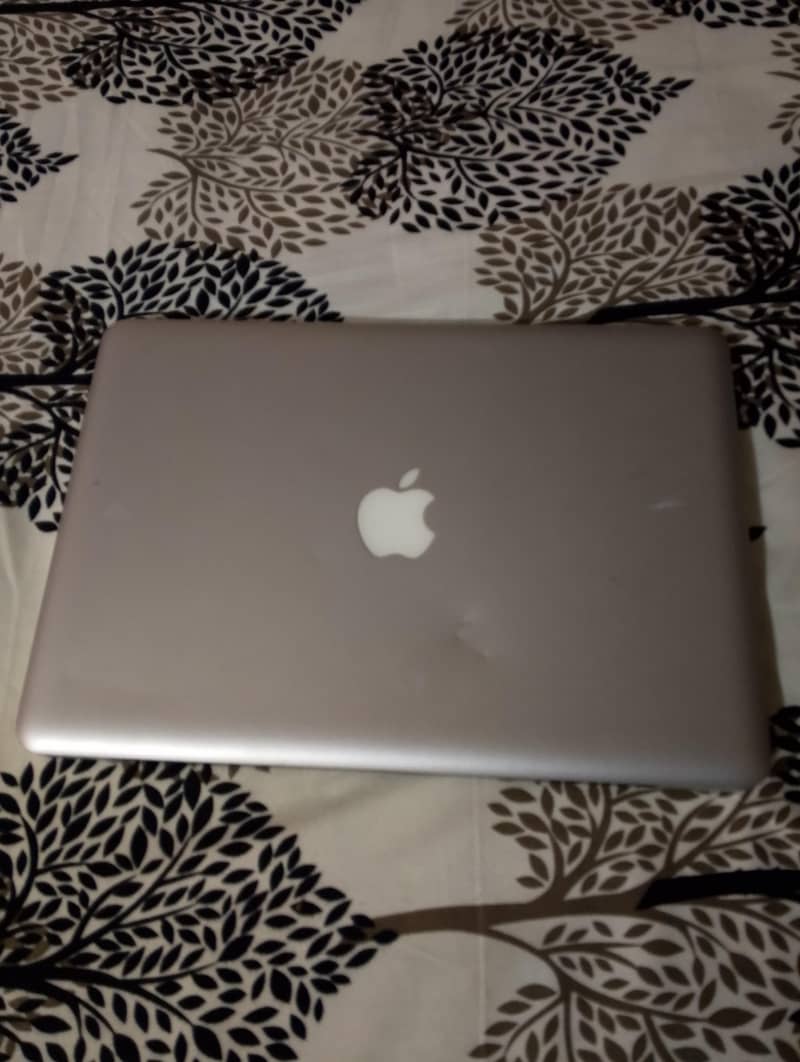 MacBook Pro Apple 4