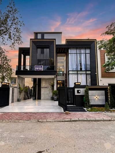 10 Marla Luxury House is Available for Rent in Bahria Town Lahore