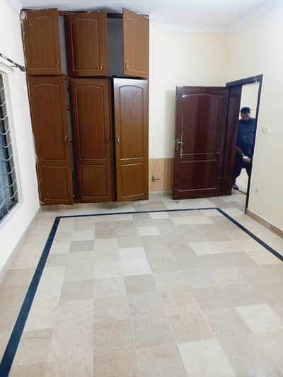 10 marla upper portion available for rent in bahria town phase 5
