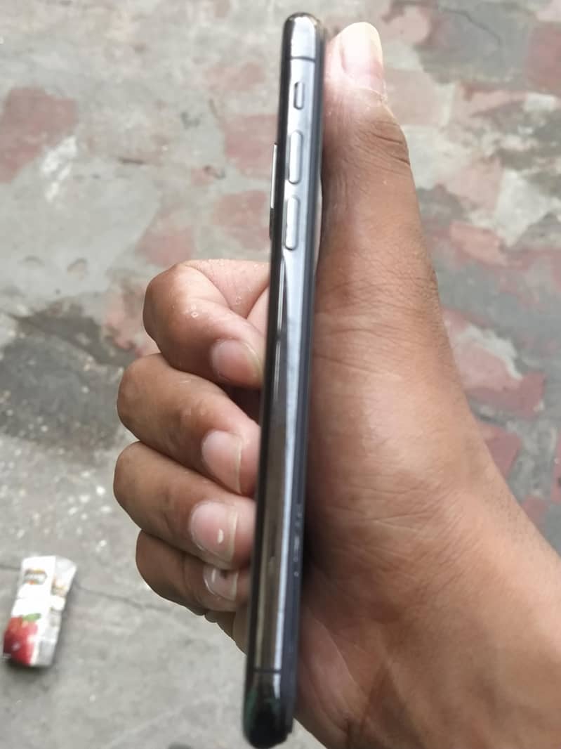 iphone xs 4