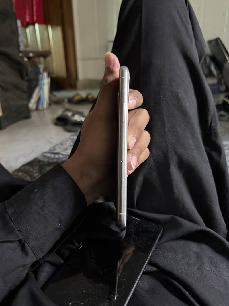 iphone 11 pro 4