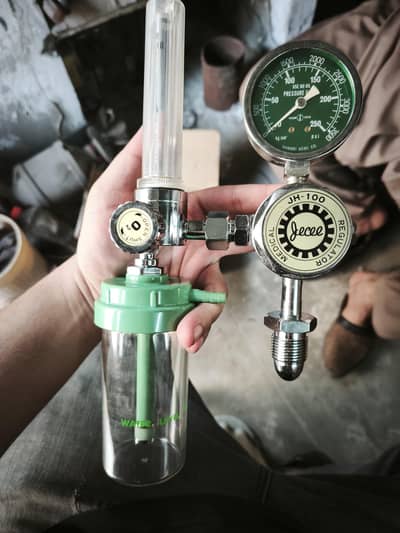 Imported Medical oxygen regulator flow meter with humidifier Bottle