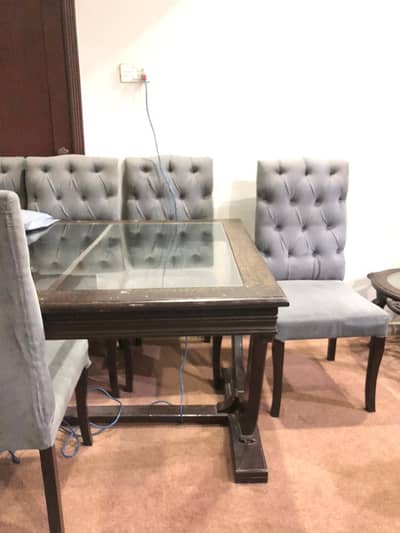 Dinning table good condition