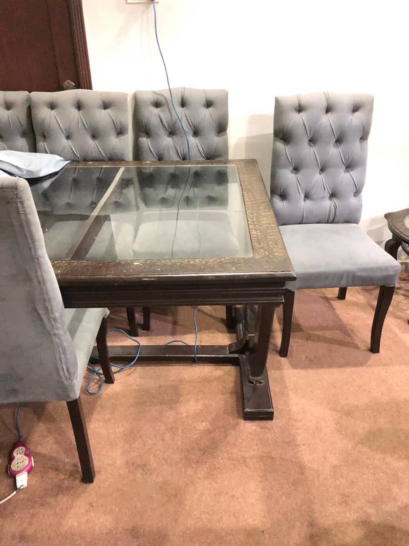 Dinning table good condition 2