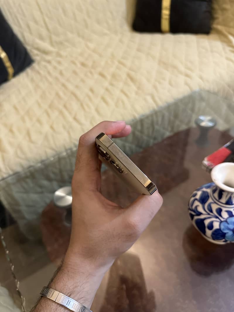 IPHONE 14 PRO JV 1