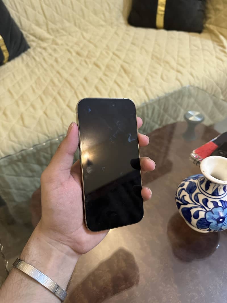 IPHONE 14 PRO JV 4