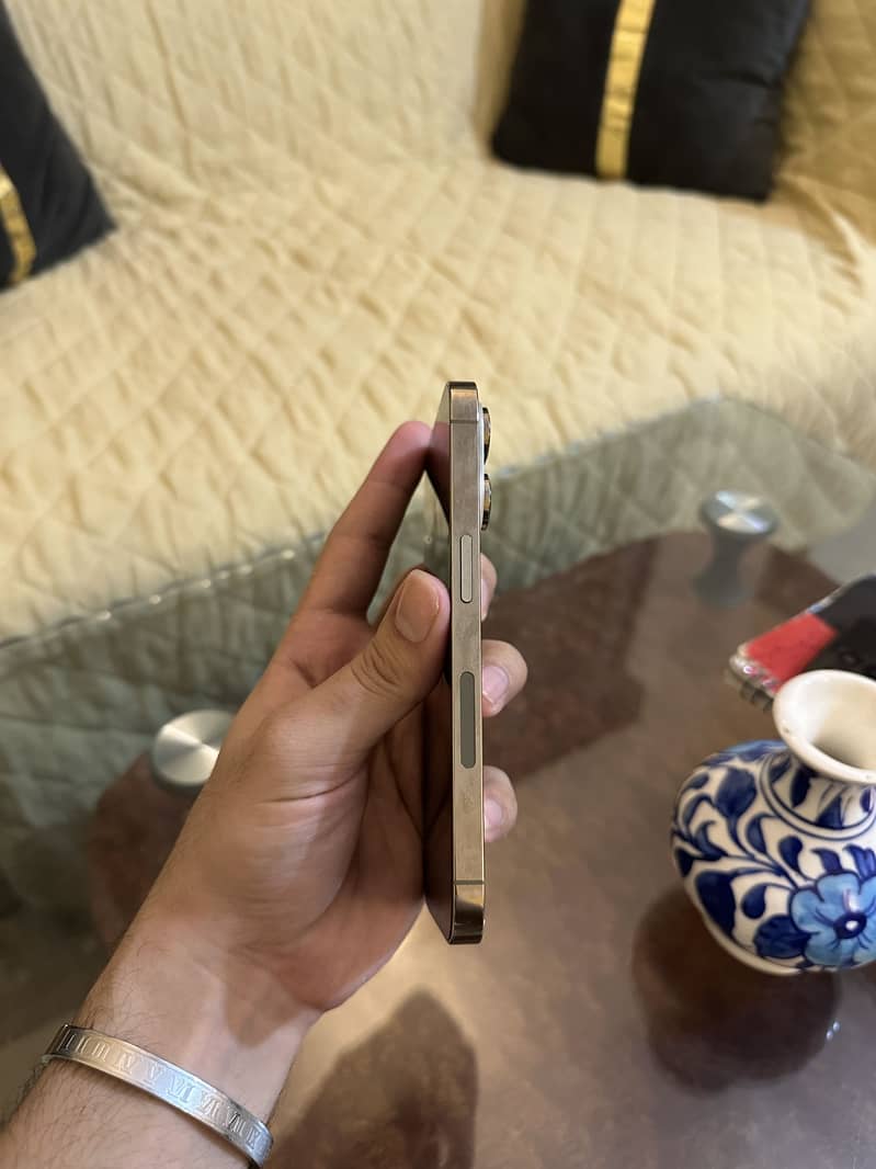 IPHONE 14 PRO JV 5