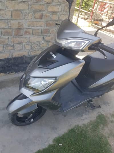Scooty Metro For Sale in V Good Condition