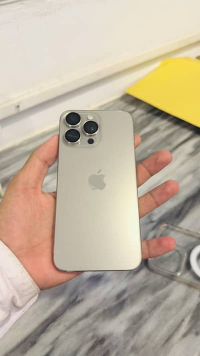Iphone 15 pro max 10/10 condition