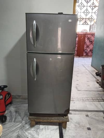 Haier HRF-272 Refrigerator/ Fridge / Freezer