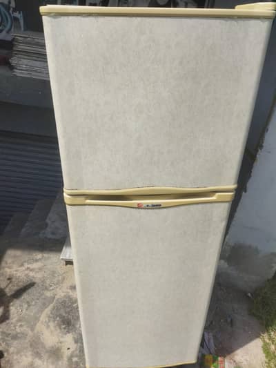 Dawlance 9144 8 cubic feet refrigerator