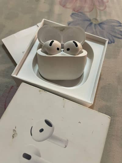 Apple 4th Generation Aipods