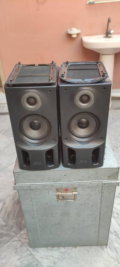 Victor 3 Way Speaker