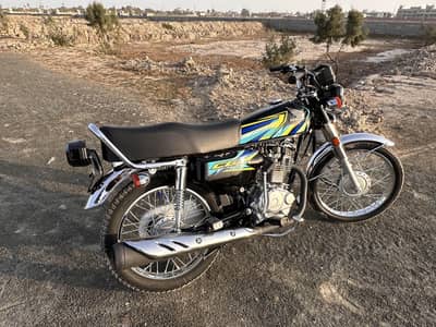 honad 125 black 2025/6 10/10 condition