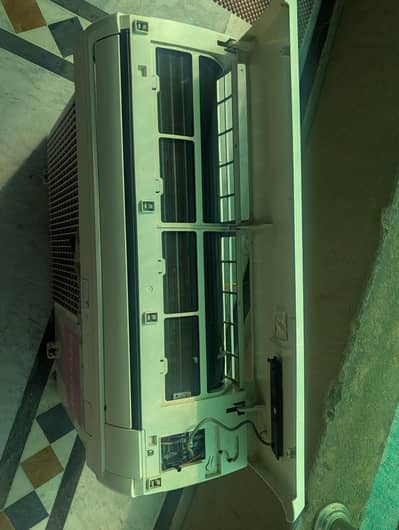 hair split unit 1200btu in very good working condition