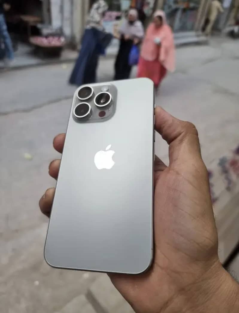 iPhone 15 Pro Max 1