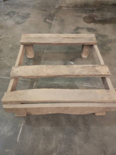 Mazboot Lakri Ki Fridge Chonkhi / Stand For Sale