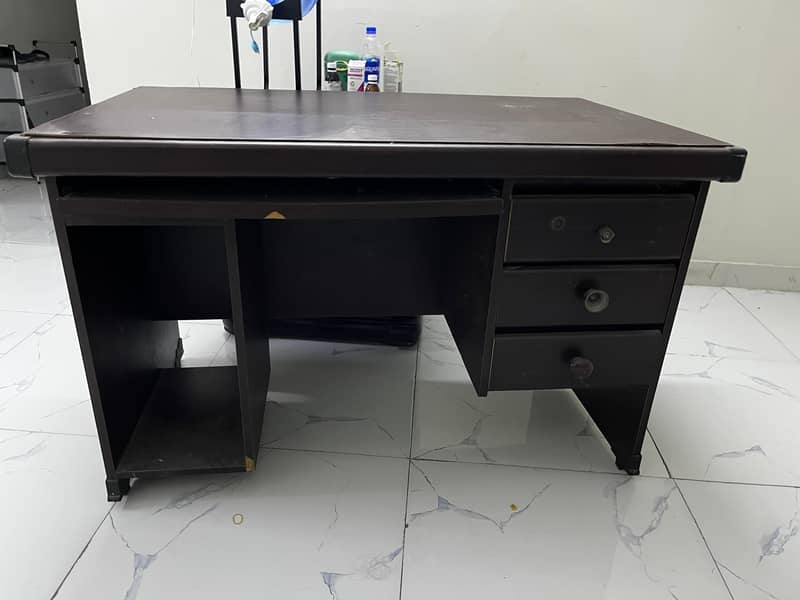 Computer table 1