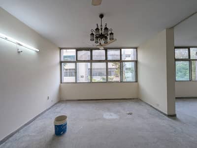 A Flat Of 10 Marla Available For Rent