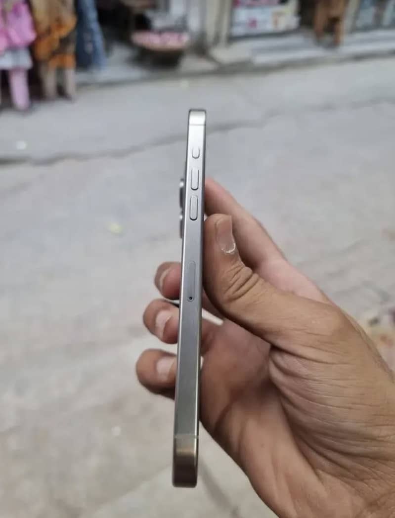 iPhone 15 Pro Max 3