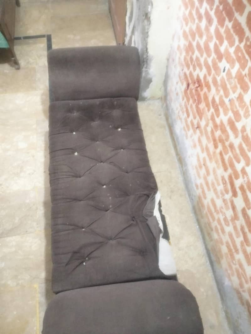 1 Sofa which can bebopened 0