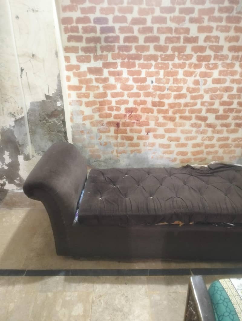 1 Sofa which can bebopened 1