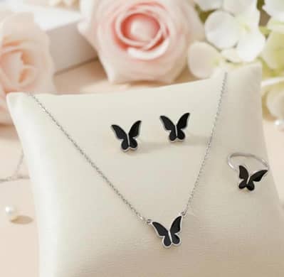 butterfly necklace set Gold tones lightweight  Alloy for women