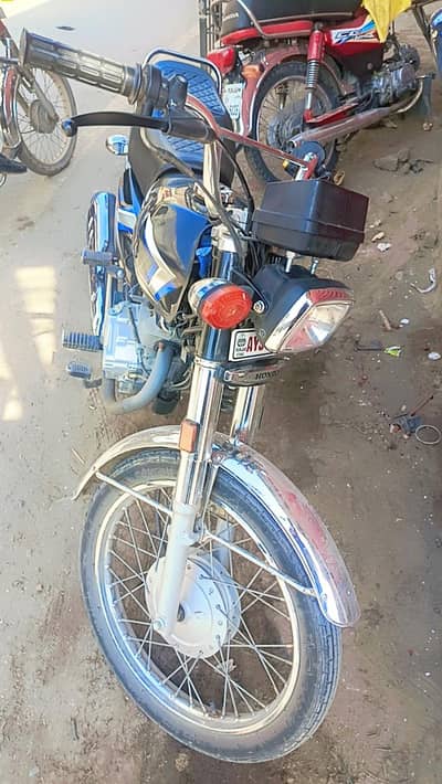 Honda 125 black