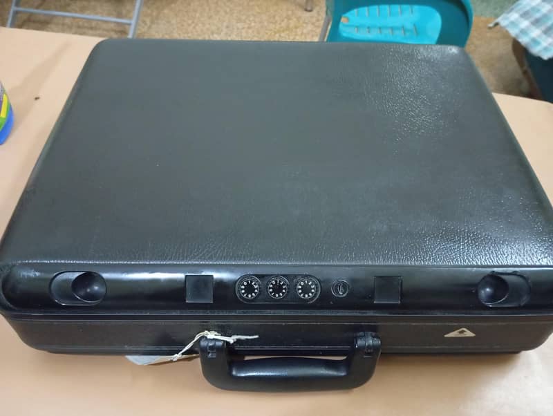 brief case 0