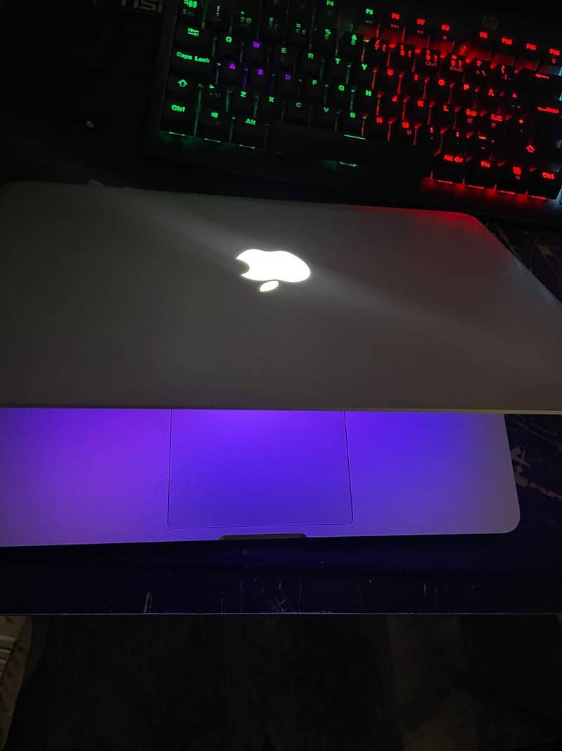 Macbook pro (2015) good condition 3