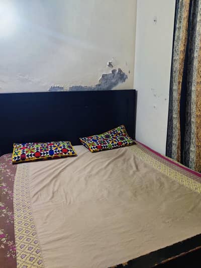 Luxury Matte Black King Size Wooden Bed With Premium Mattress
