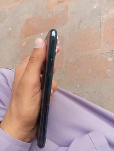 11 pro 90helath 256 gb official pta dua sim