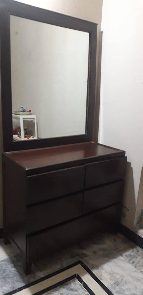 Dressing table 0