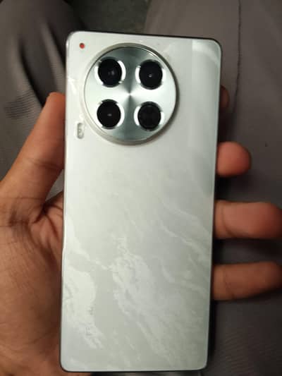 Tecno camon 30