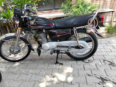 Honda 125 Black  All clear Lush Condition urgent for sale
