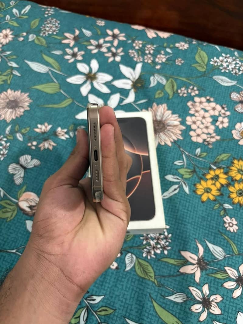 iPhone 16 Pro Max 0