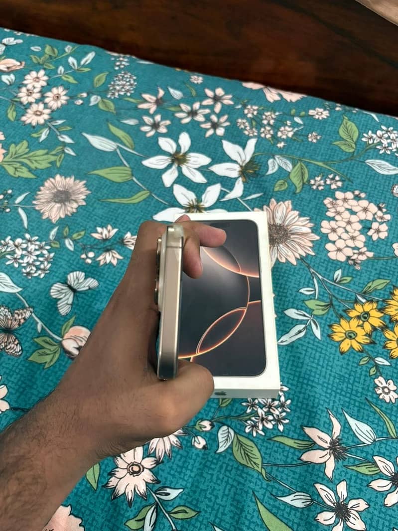 iPhone 16 Pro Max 5