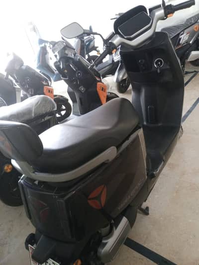 Yadea Epoc h 2025