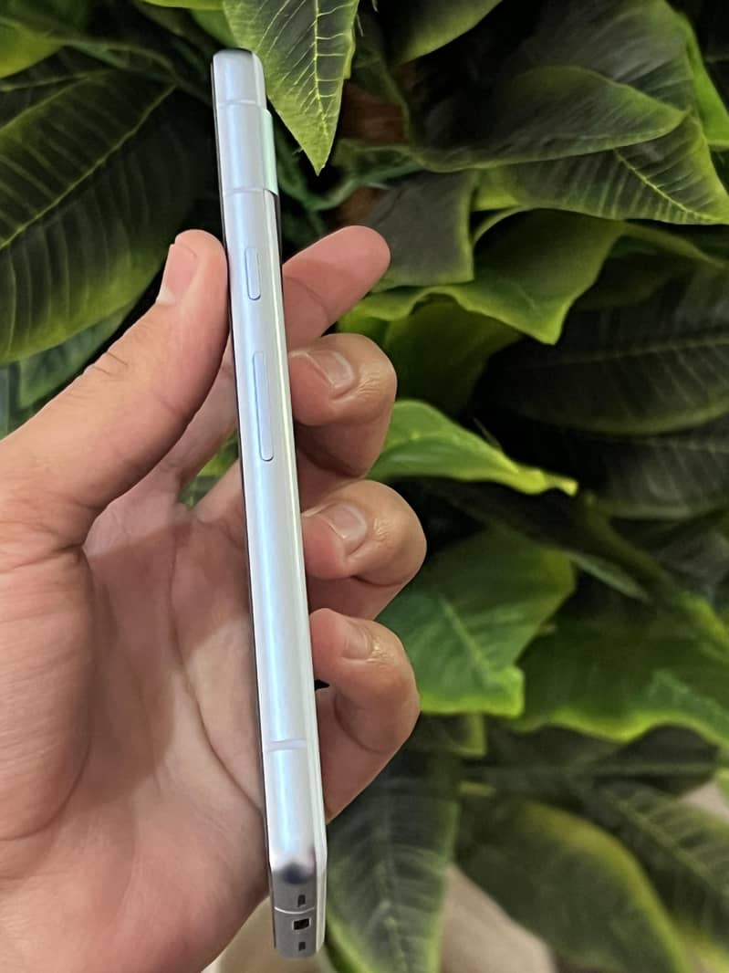 Google pixel 7a 4