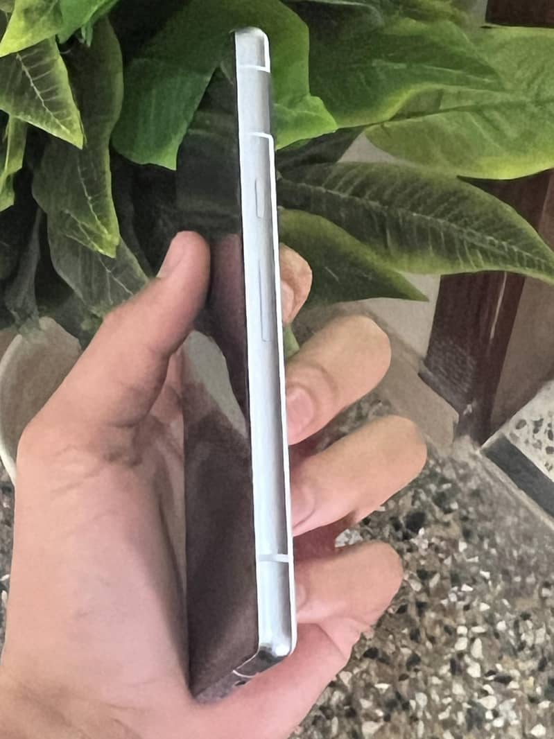 Google pixel 7a 5