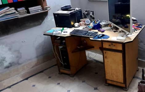 Computers table with File Racks