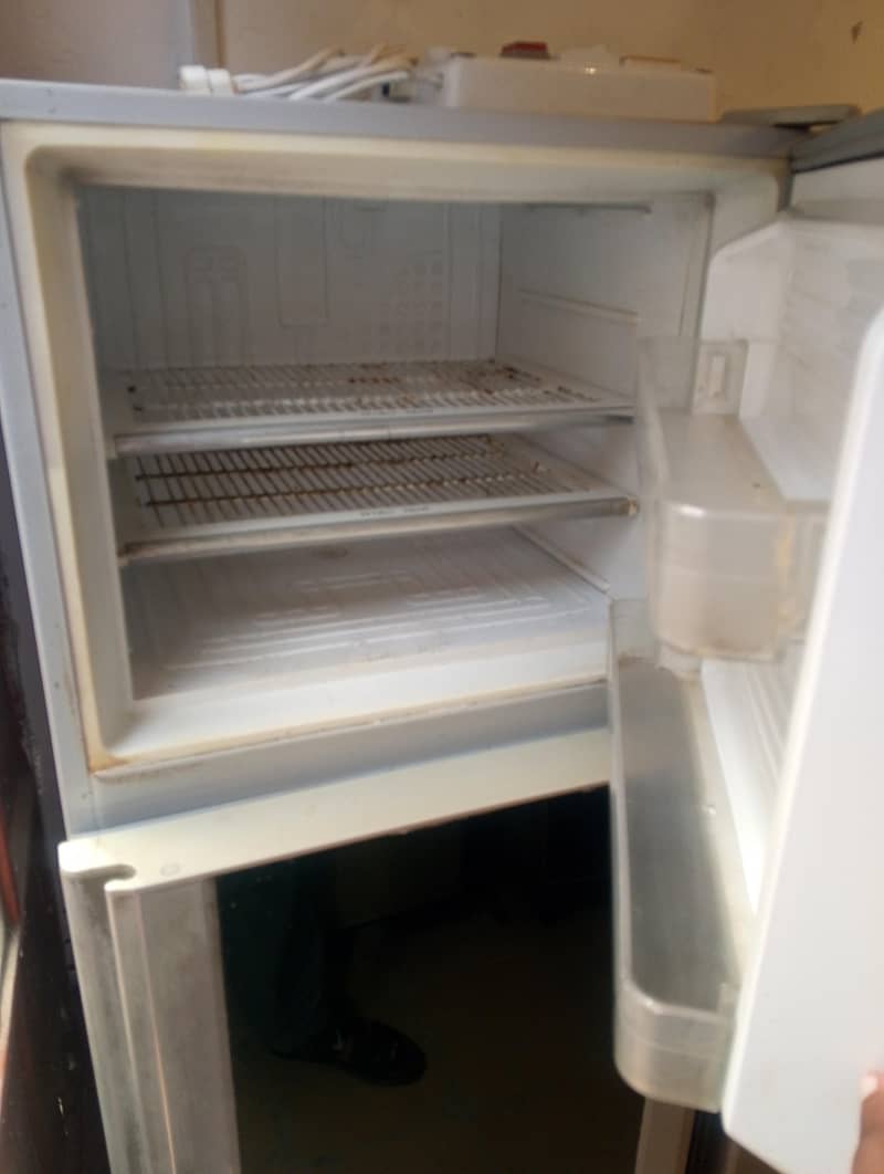 DAWLANCE FRIDGE 0