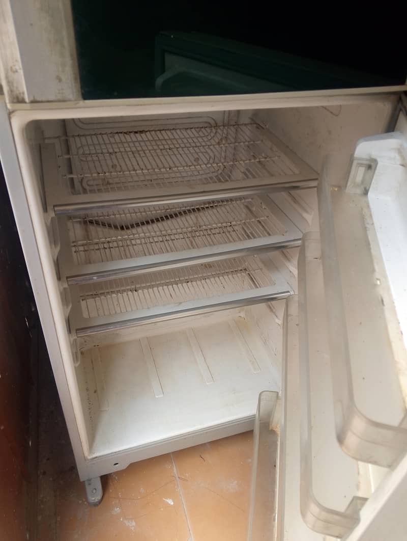 DAWLANCE FRIDGE 1