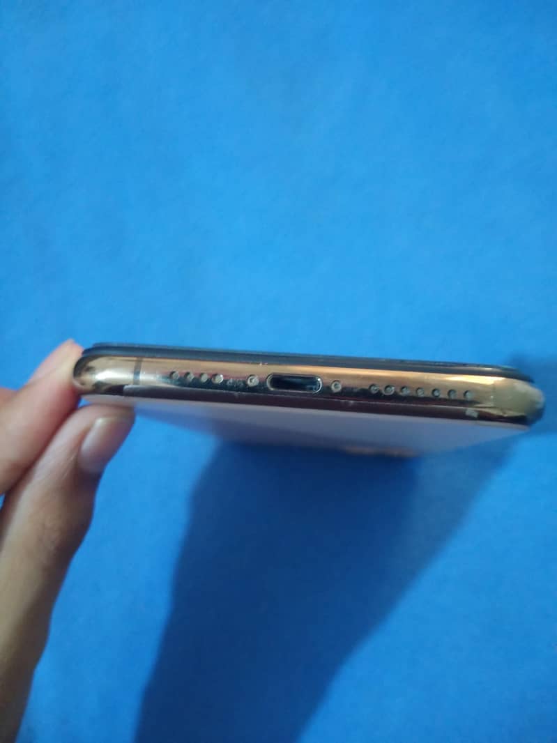 iPhone 11 Pro Max 4