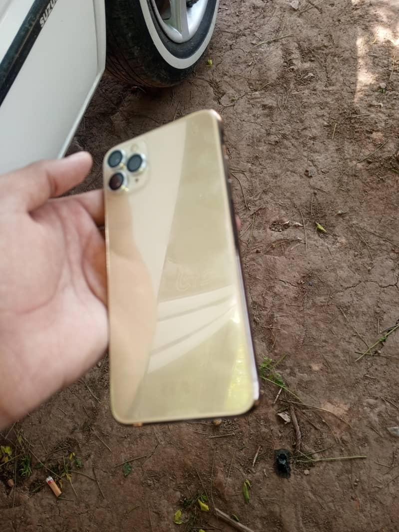 iphone 11 pro max 4